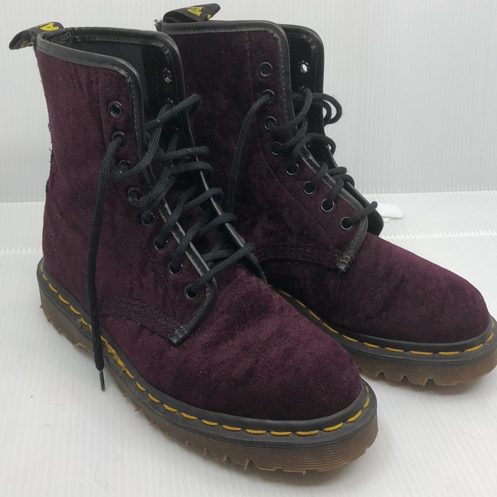 Dr Martens size 5US 3UK purple velvet boots